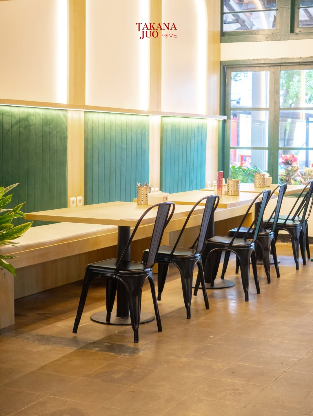 Suasana Restoran RM Takana Juo Prime